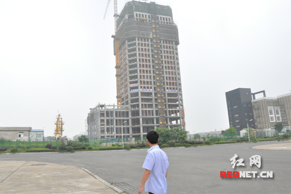 正在建设中的长沙金霞保税物流大厦。